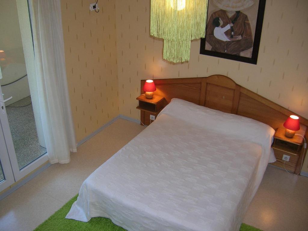 Les Berges Du Tarn Aparthotel Millau Room photo