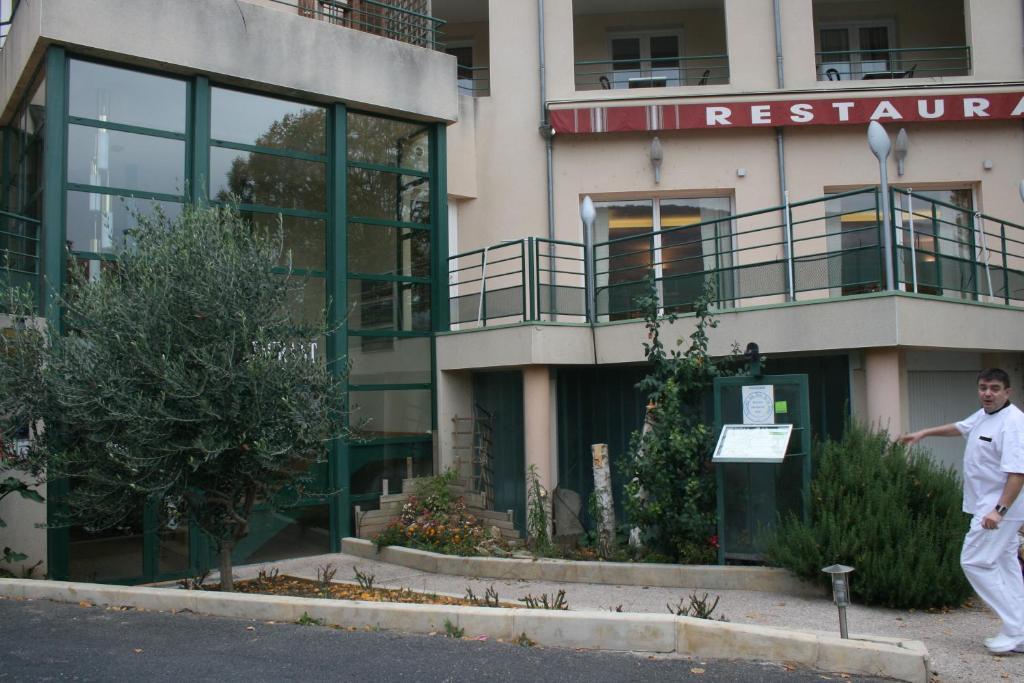 Les Berges Du Tarn Aparthotel Millau Exterior photo
